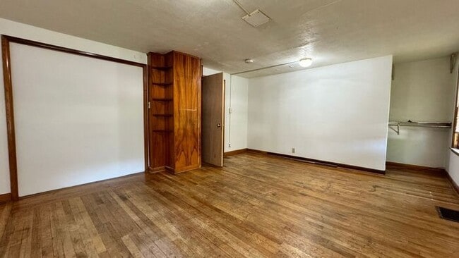 Building Photo - $2,100 | 4 Bedroom, 1.5 Bathroom Multi Flo...