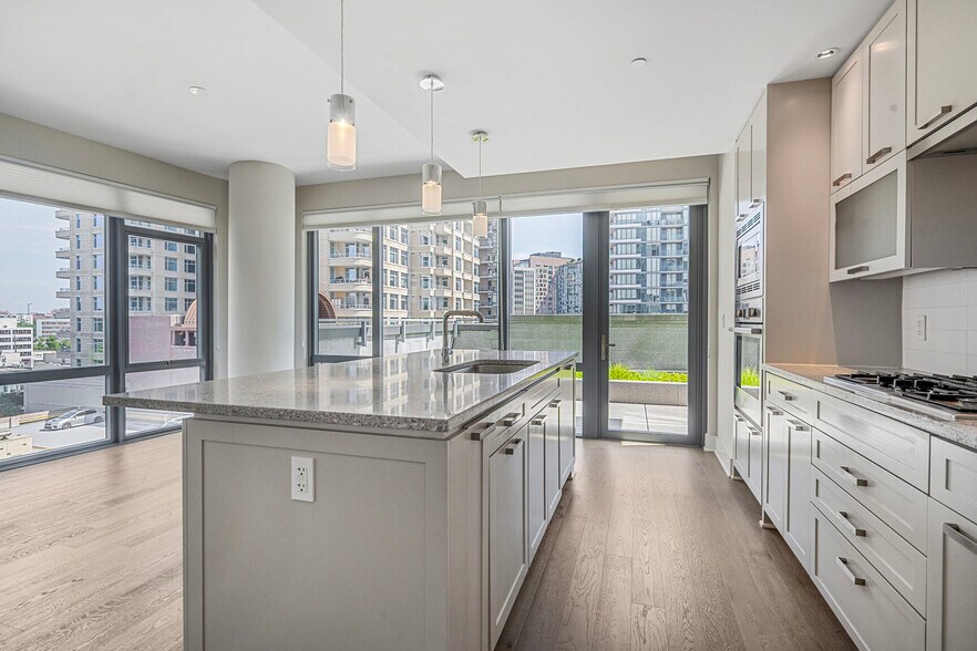 Kitchen - 4960 Fairmont Ave