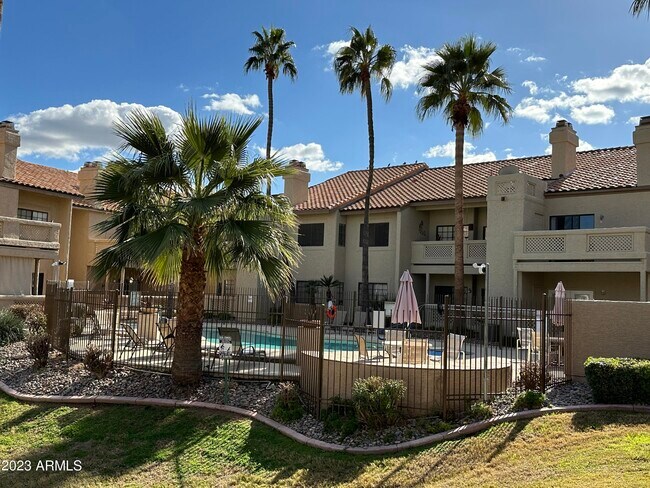 Building Photo - 930 N Mesa Dr