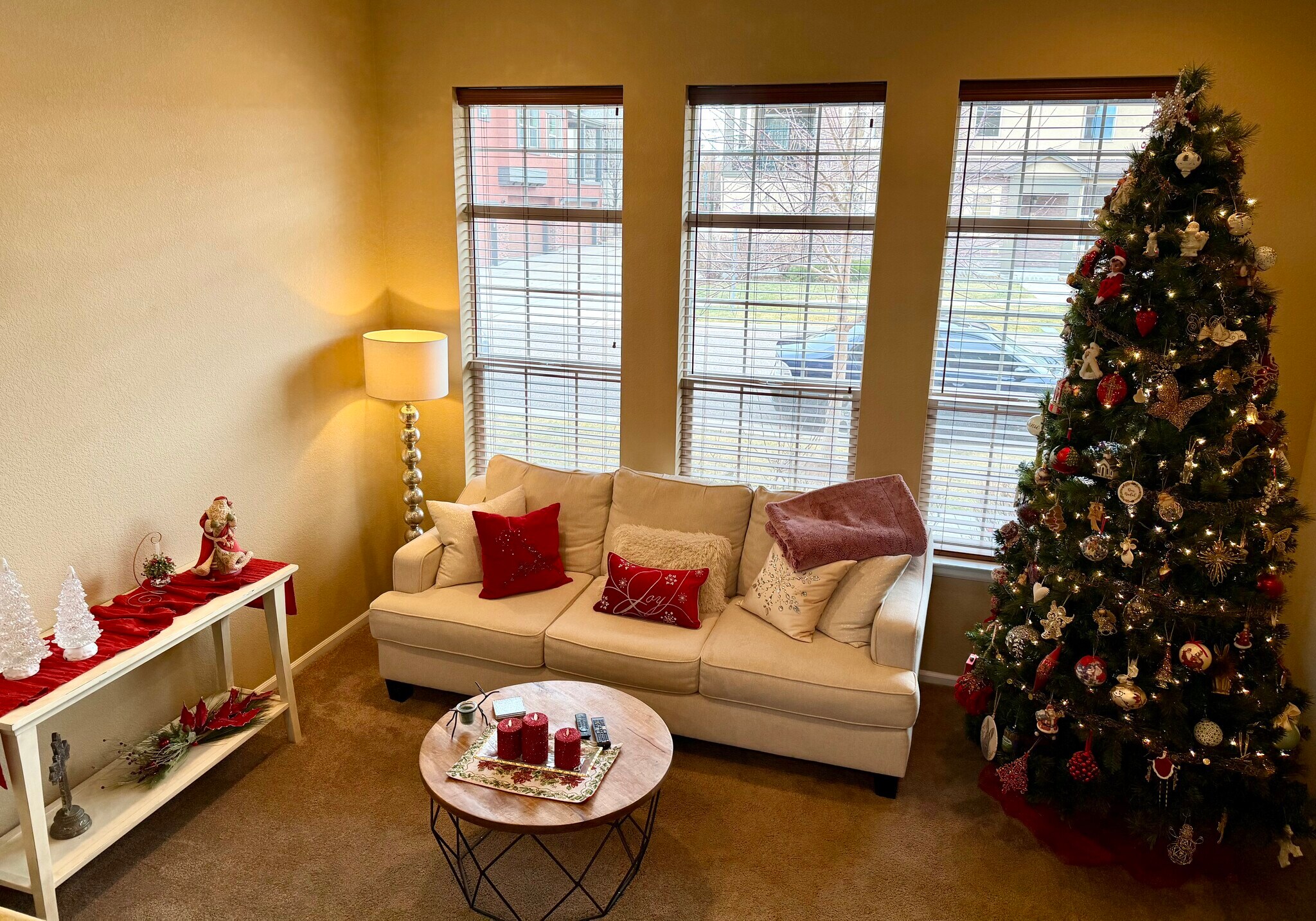 Heigh ceilings in living room - 835 Brookhurst Ave