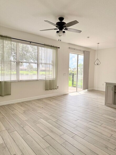 Building Photo - 5247 Moon Shell Dr