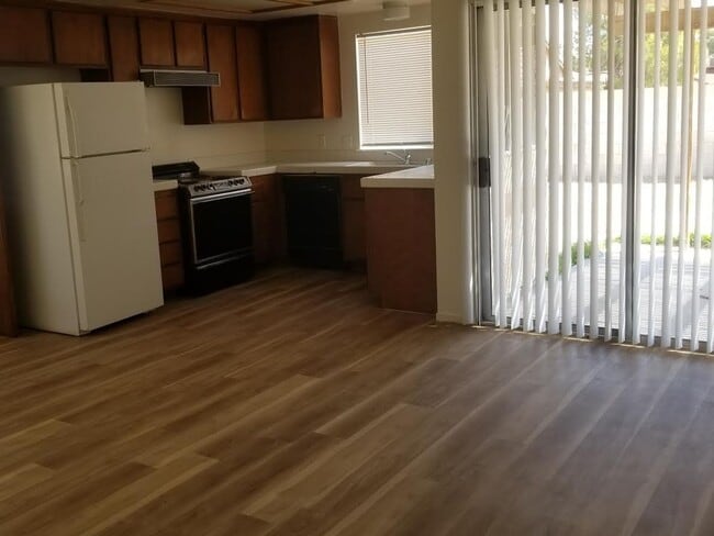 Building Photo - Single Story- 3 Bedroom!!