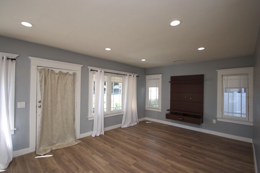 Building Photo - 238 N Alta Vista Ave