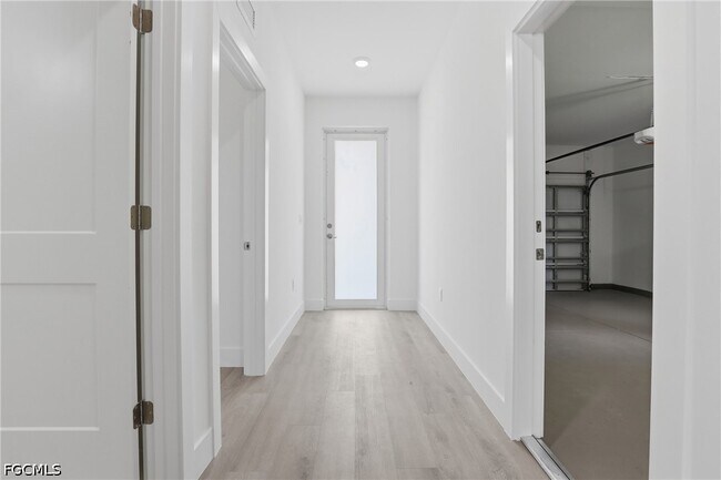 Building Photo - 721 Ivan Ave S