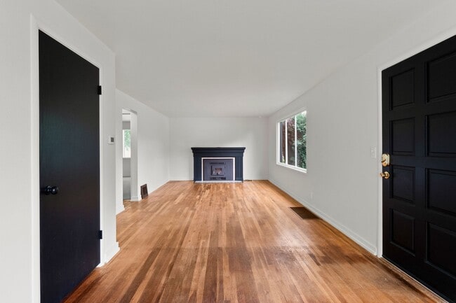 Building Photo - ***Coming soon July 1, 2026***Remodeled 4 Bed 1 Bath Shadle home Move-in Ready