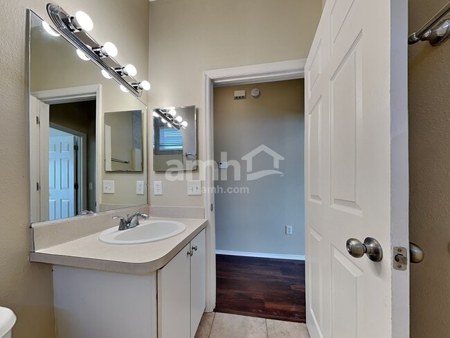 Building Photo - 823 Springwood Cir