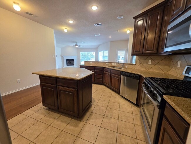 Building Photo - Heritage Craftsman Rental!