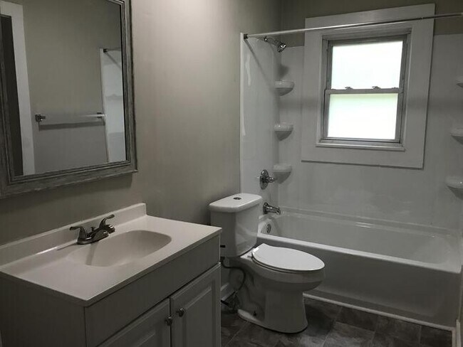 Building Photo - Huntersville: 3 bedroom 1 bath home