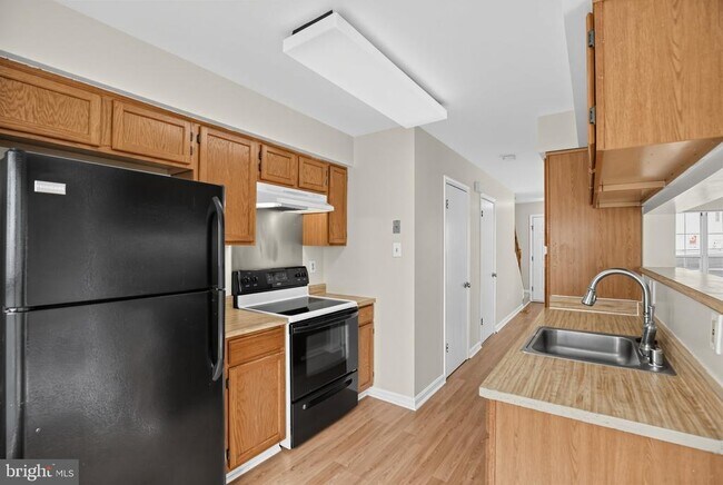 Building Photo - 502 Meadowmist Way