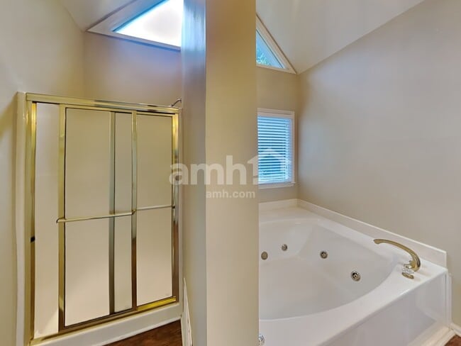Building Photo - 7270 Wyngate Dr