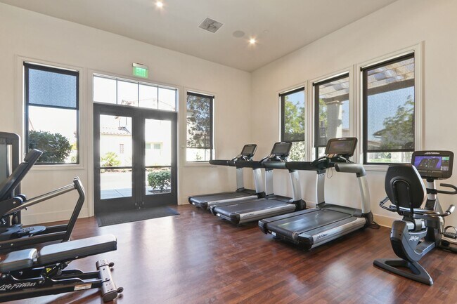 Building Photo - Gated 55 and older 3 bedroom 2 bathroom Ovation at Flora Park