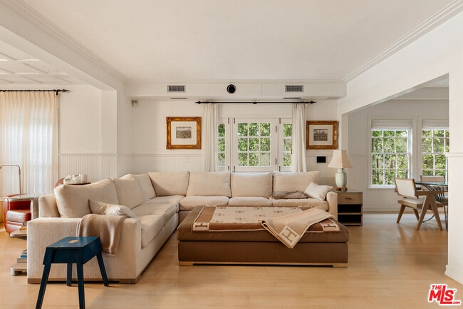 Building Photo - 501 Palisades Beach Rd