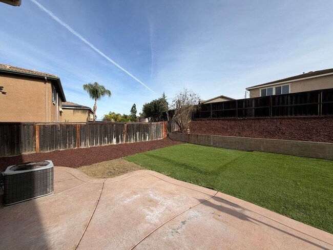 Building Photo - 28700 Lavatera Ave