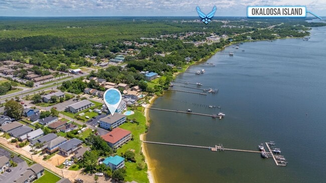Building Photo - Waterfront Condo!