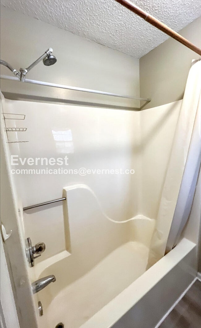 Building Photo - 4911 Hunter Village Dr