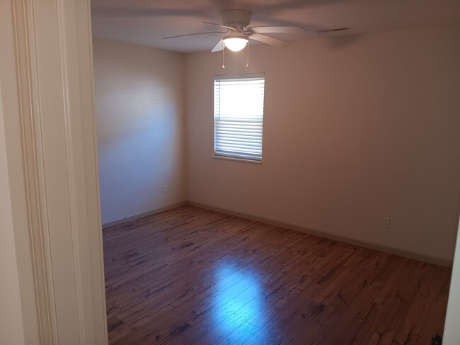 Building Photo - 809 Island View Dr