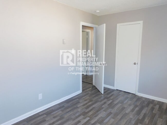 Building Photo - 3 bed/1.5 bath Bungalow in the Heart of Hi...