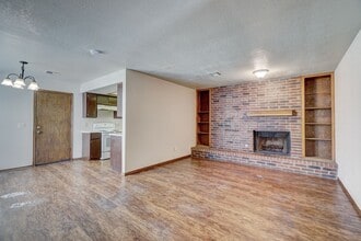 Building Photo - Comfort, Charm & Convenience in This Edmond Duplex