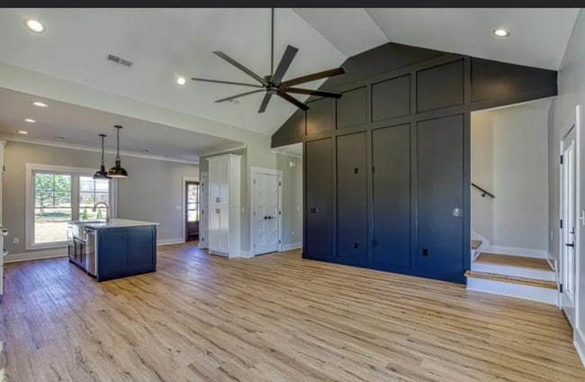 Building Photo - 3 Bed 3 Bath on the water!