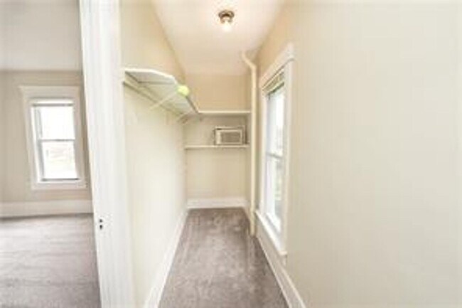 Building Photo - 554 Creedmore Ave