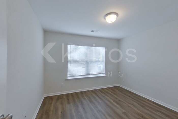 Building Photo - 12 Carrollton Dr