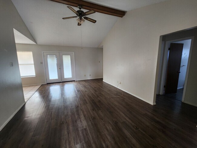 Building Photo - Welcome to your dream home! Beautiful 3 be...