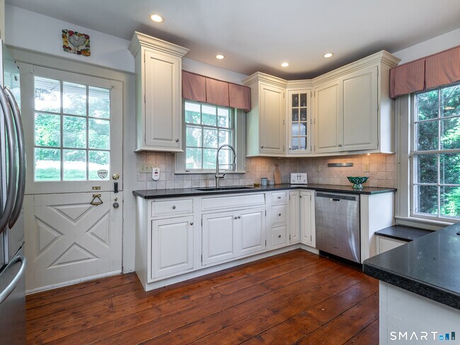 Building Photo - 103 Litchfield Rd