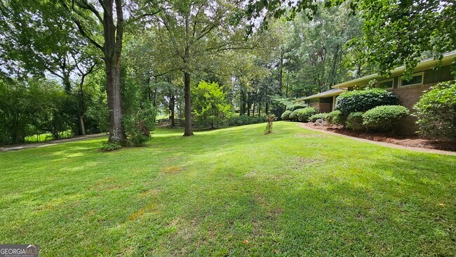 Building Photo - 810 Joy Dr
