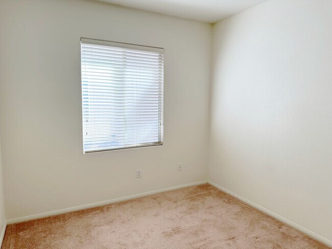 Building Photo - 204 Crooked Tree Dr