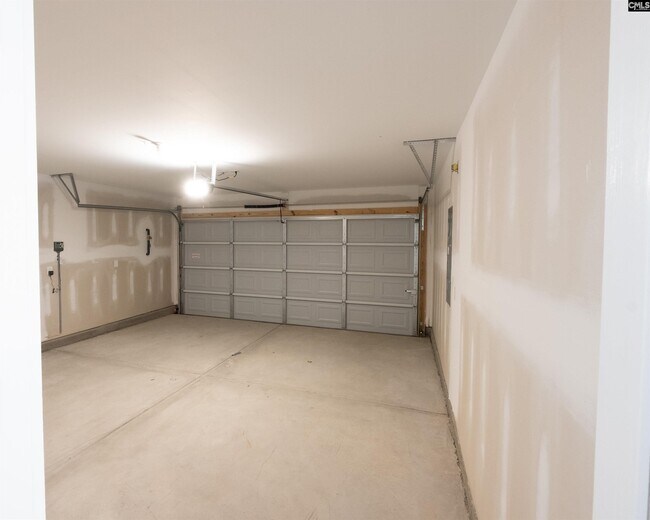 Building Photo - 1042 Begonia Dr