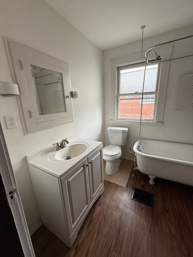 Building Photo - Spacious 3-bed 2-full bath available now