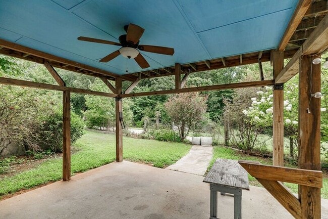 Building Photo - 2603 Hog Mountain Rd