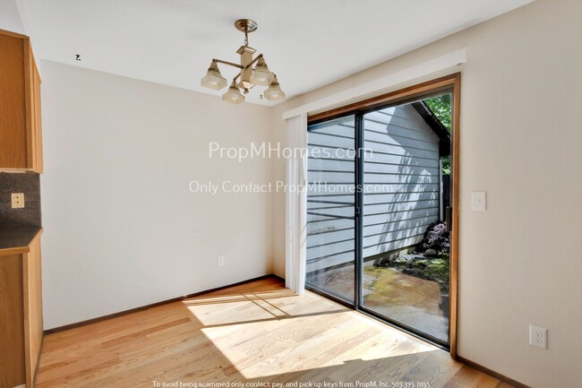 Building Photo - Two Bedroom, Charming Townhouse In the Hea...