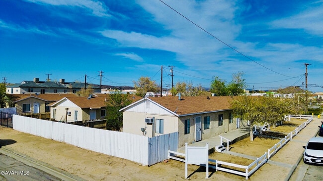 Primary Photo - 2608 Desert St