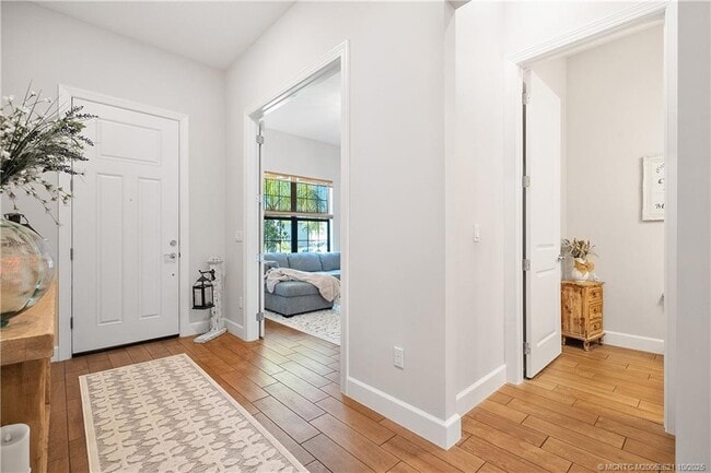 Building Photo - 564 SE Villandry Way