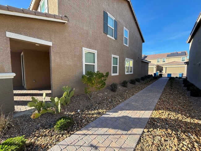 Building Photo - Stunning 3Bed/2Bath/2Car Townhome located in the N. Las Vegas/Tule Springs area!