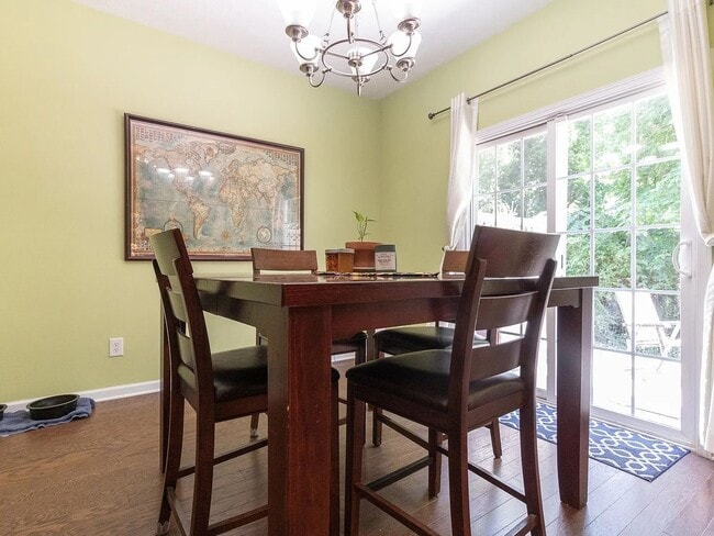 Building Photo - Beautiful 3BR TownHome