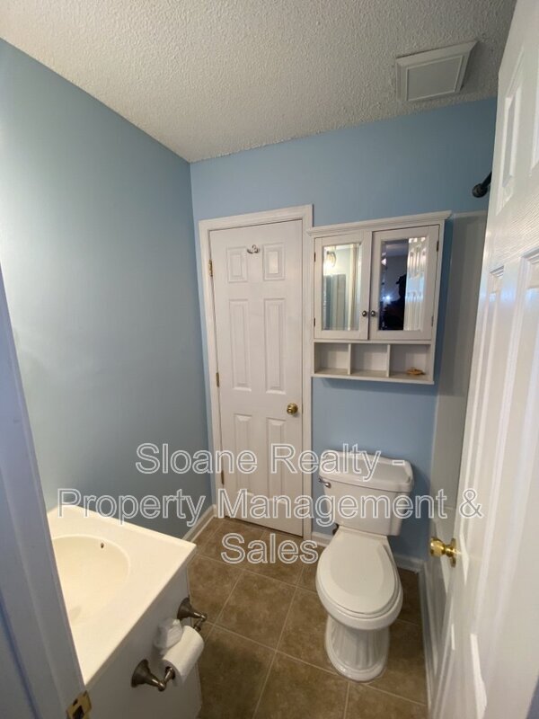 Building Photo - 6239 Lucille Dr