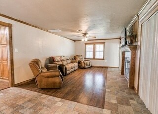 Building Photo - 211 S Fox Dr