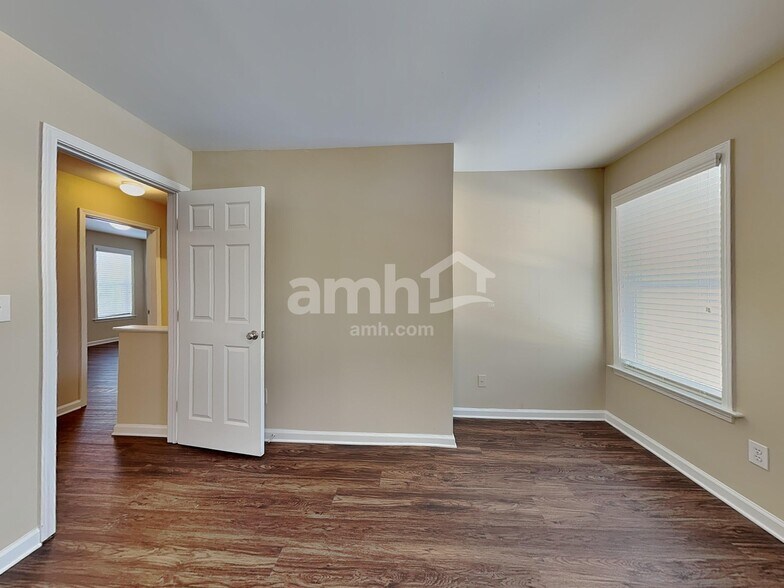 Building Photo - 100 Pearson Pl