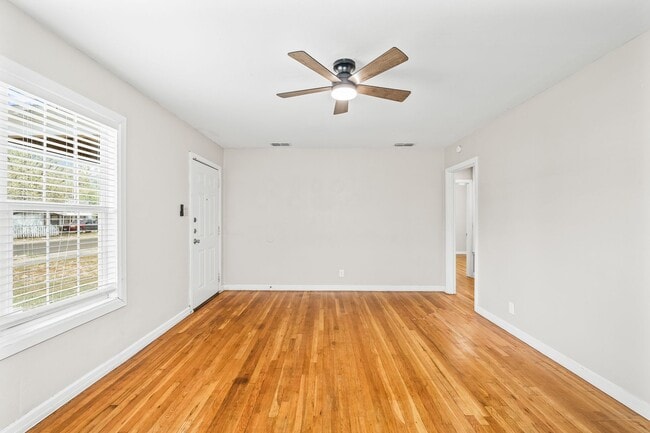 Building Photo - Wonderful 2/1 in Central Lubbock!