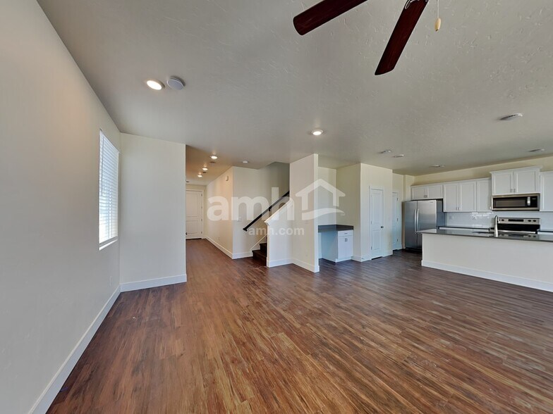 Building Photo - 6634 Spriggel St