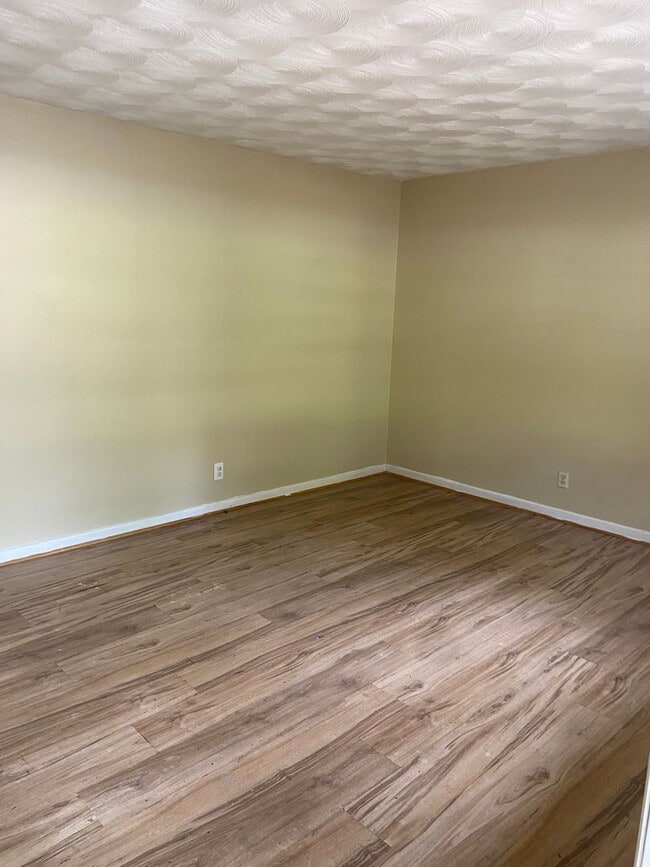Building Photo - 4816 Wellborn Dr