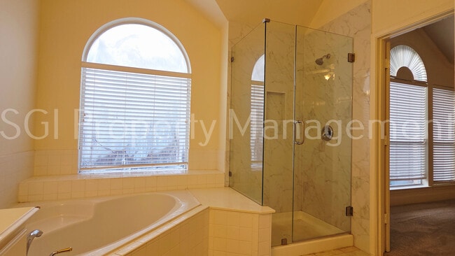 Building Photo - 1304 Hillcrest Dr