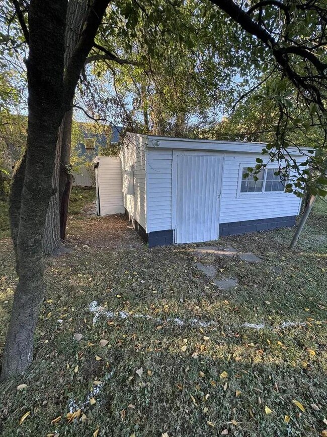 Building Photo - 54 E Sylvania Ave