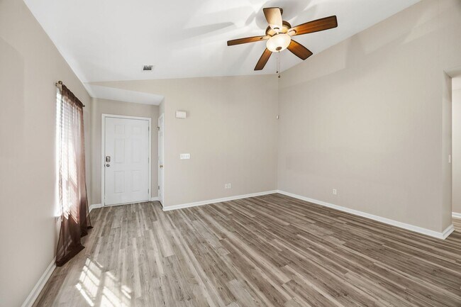 Building Photo - Comfortable 3BR Ranch with 2-Car Garage in Northwoods Pointe