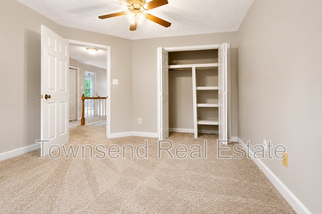 Building Photo - 2937 Delaware Dr