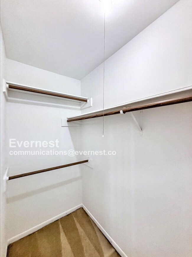 Building Photo - 15231 Cabots Landing Dr