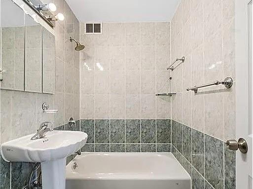 Building Photo - 1213 Avenue Z