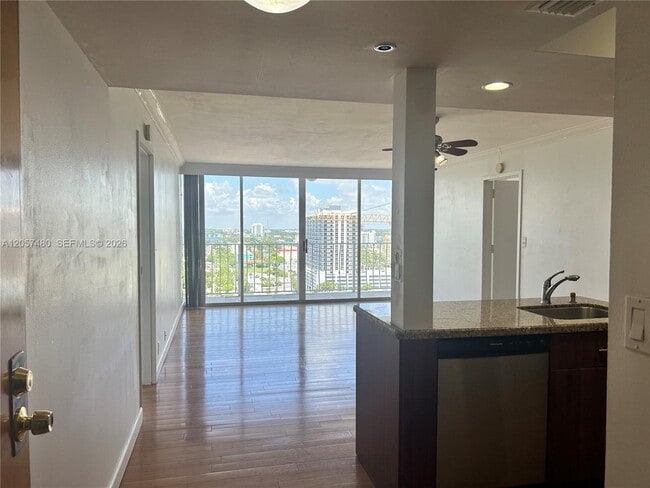 Building Photo - 7601 E Treasure Dr